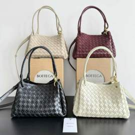 Picture of Bottega Veneta Handbags _SKUfw196403960fw
